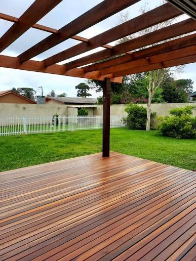 Construção e Manutenção de Decks de Madeira