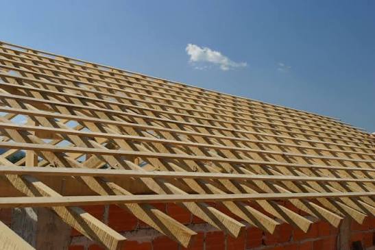 Construção e Reformas de Telhados - Madeiramento e Telhas